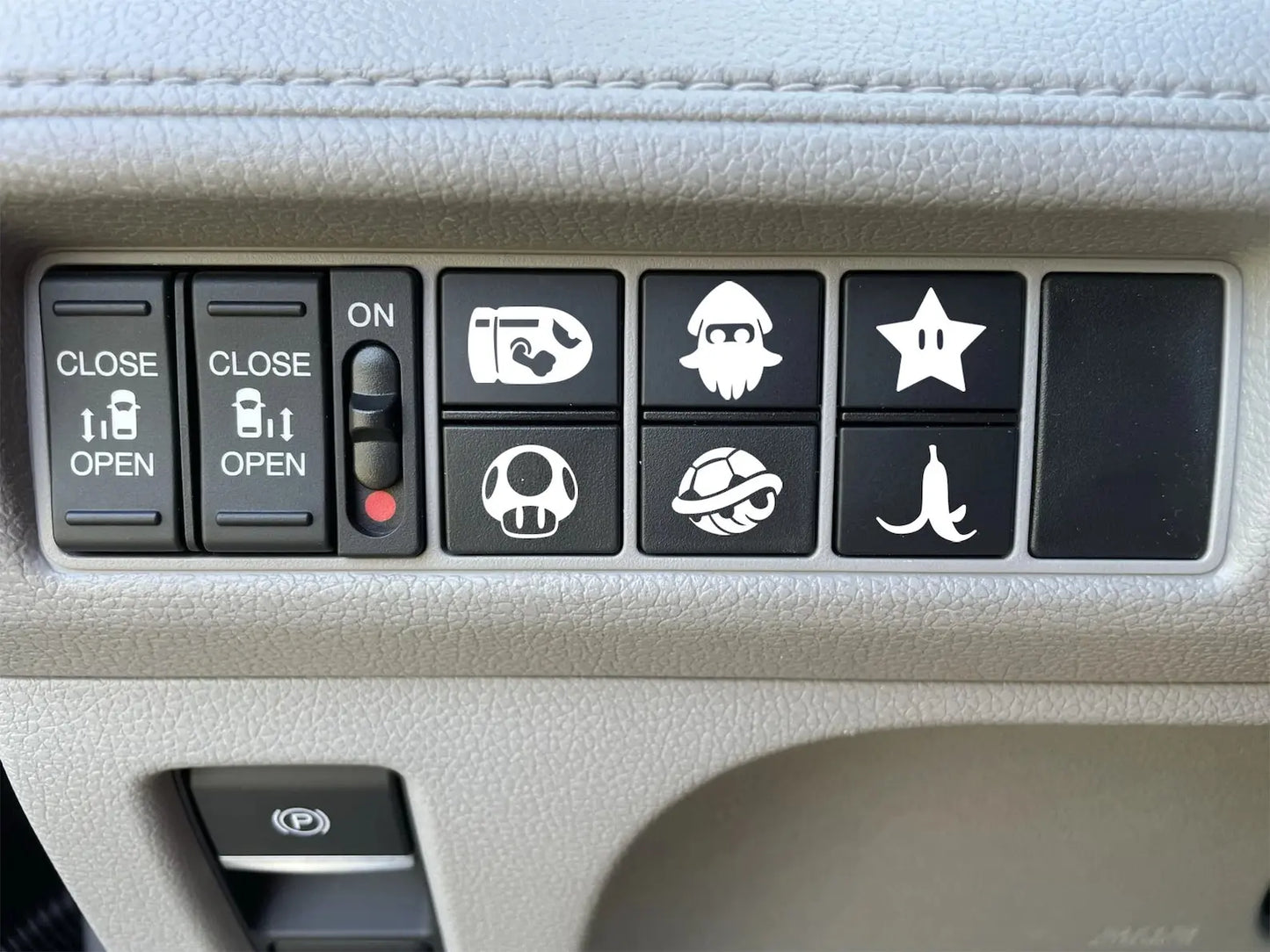 Cartoon Blank Button Car Sticker - Vinyl Decals